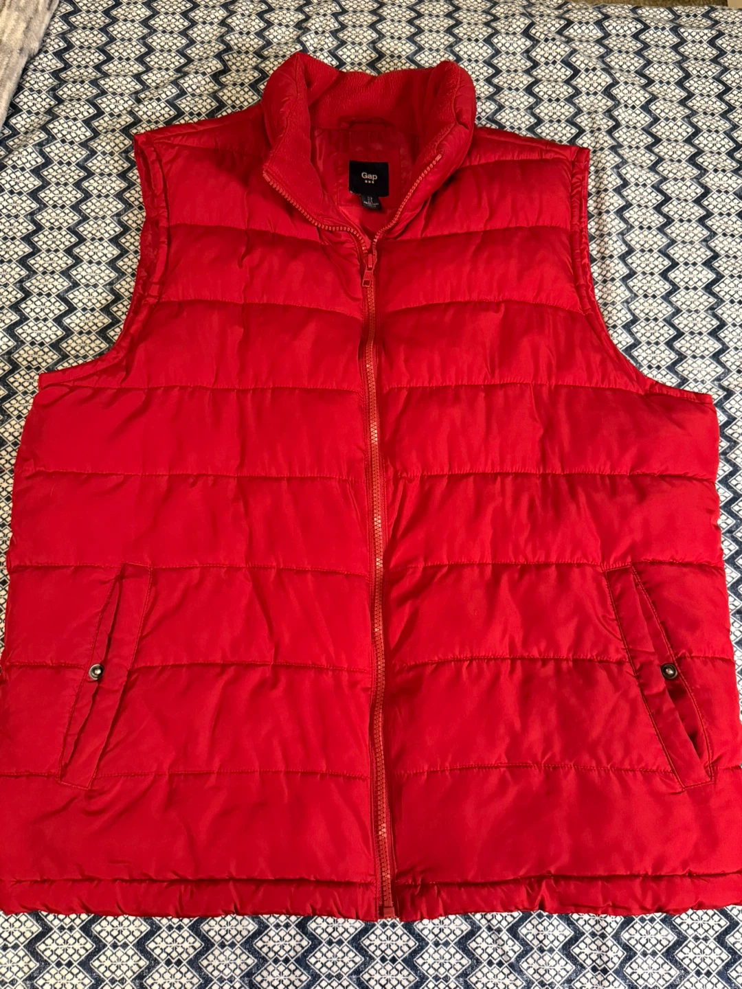 Gap Red Puffer Vest Large