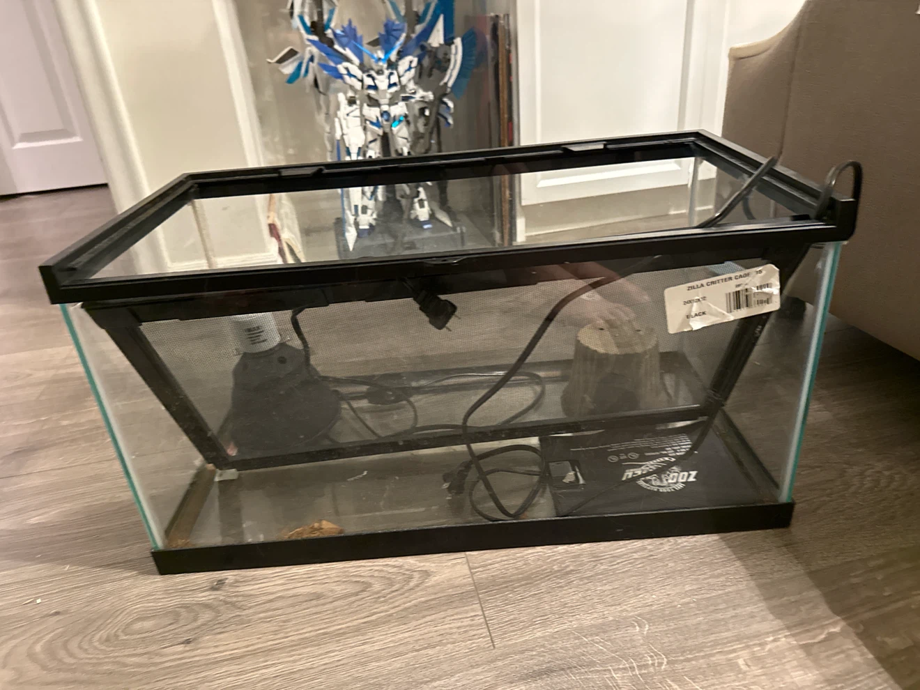 Zilla critter cage 15 gallon + heat lamp + mat + small hide - photo 2