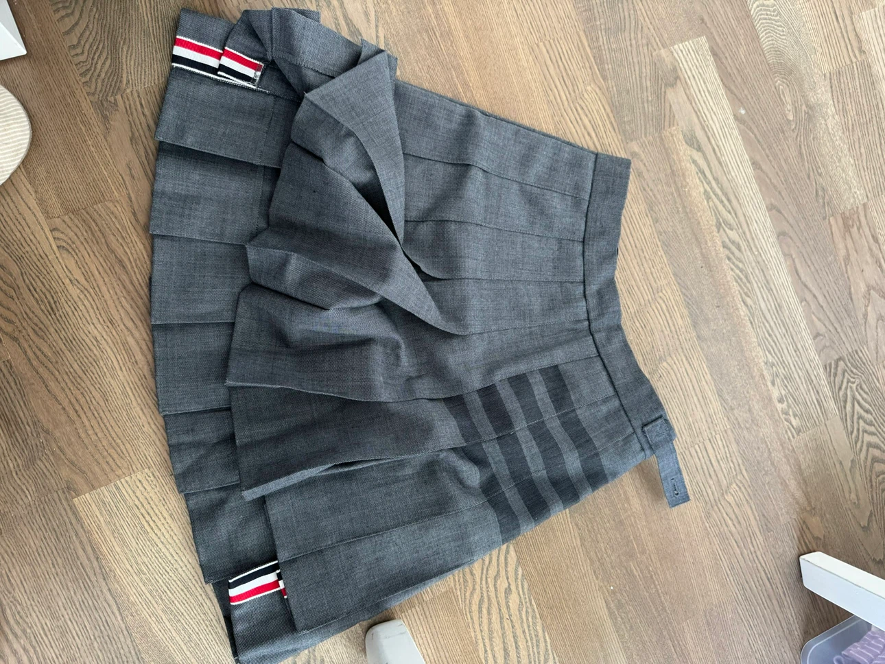 Size XS Thom Browne pleated skirt