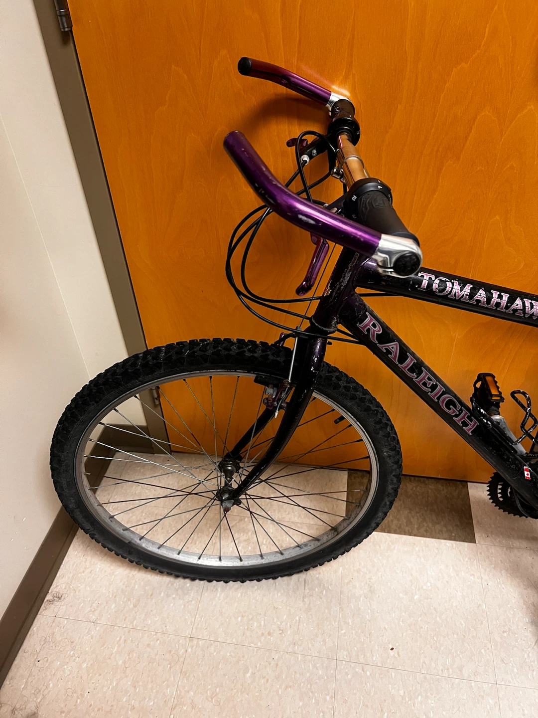 Raleigh Tomahawk 26" Mountain Bike + U-Lock with 2 Keys - photo 3