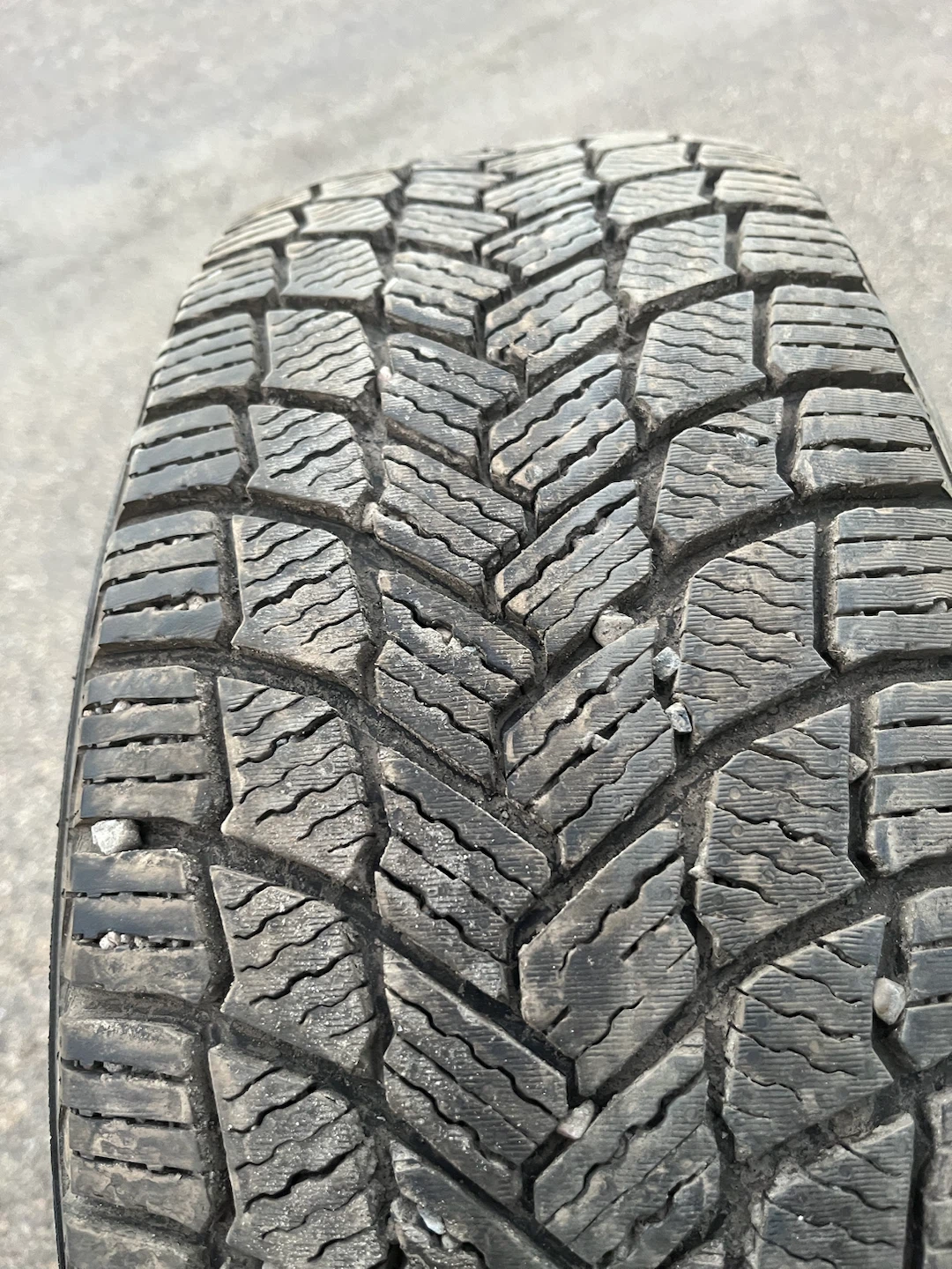 Set of 4 Michelin 225/60 R16 Winter Tires - photo 2