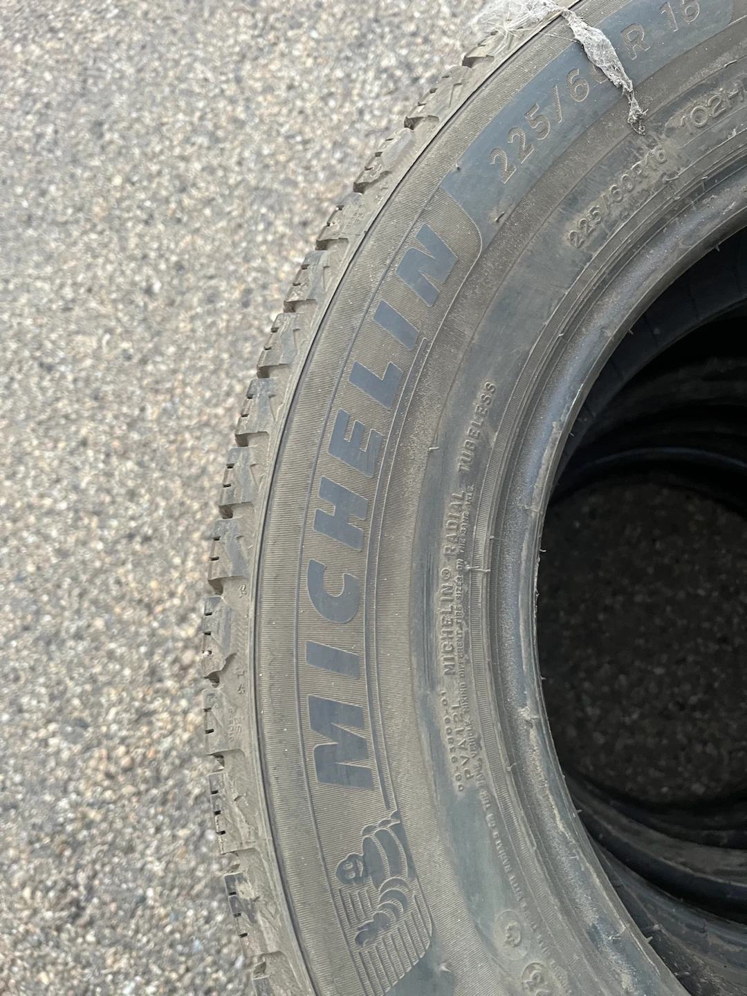 Set of 4 Michelin 225/60 R16 Winter Tires - photo 3