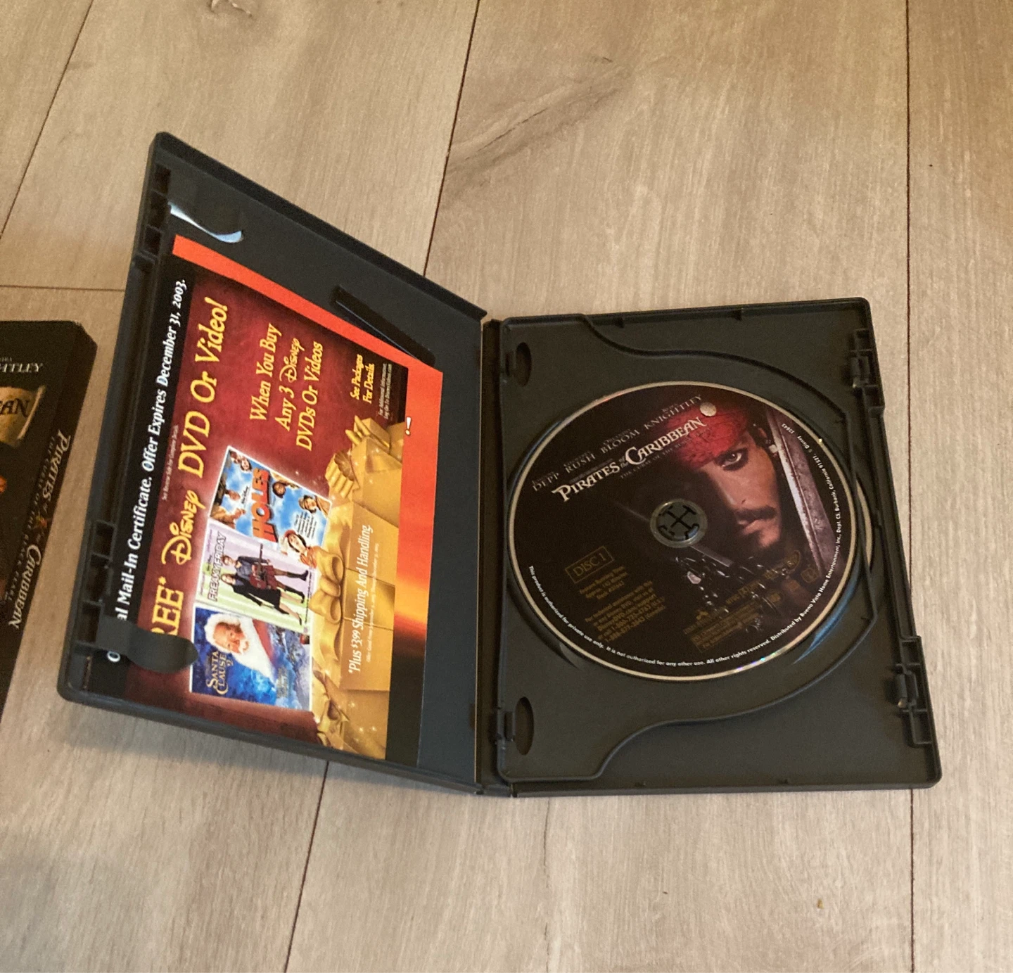 Pirates of the Caribbean: The Curse of the Black Pearl DVD - photo 3