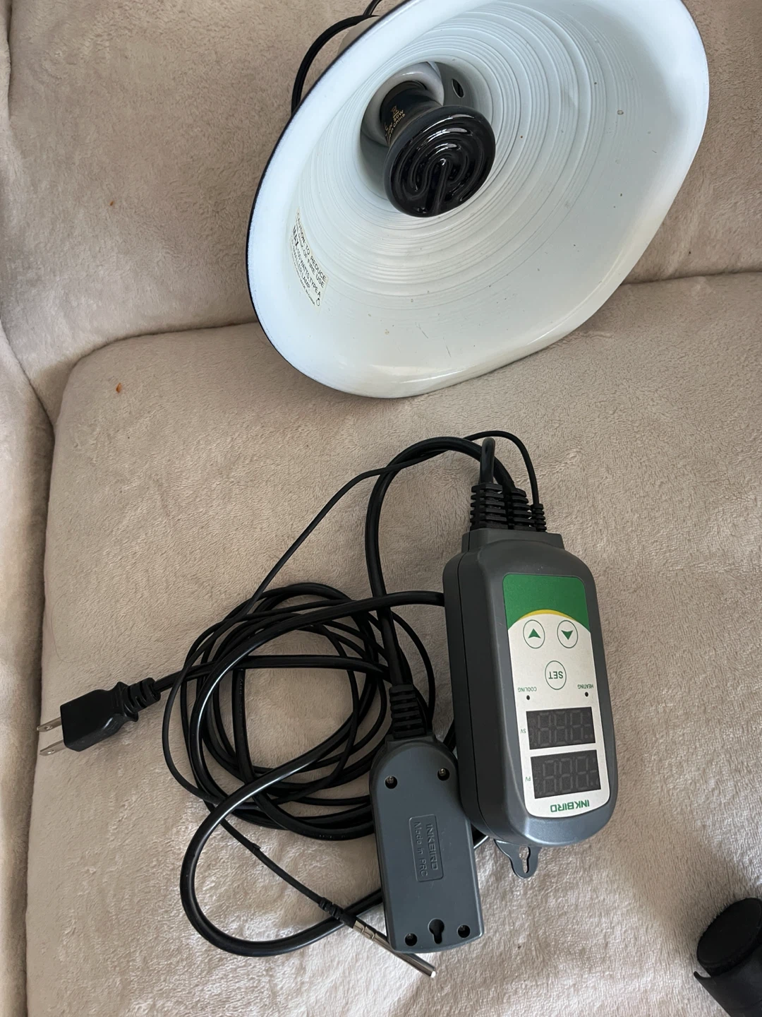 Inkbird Temperature Controller and Heat Lamp