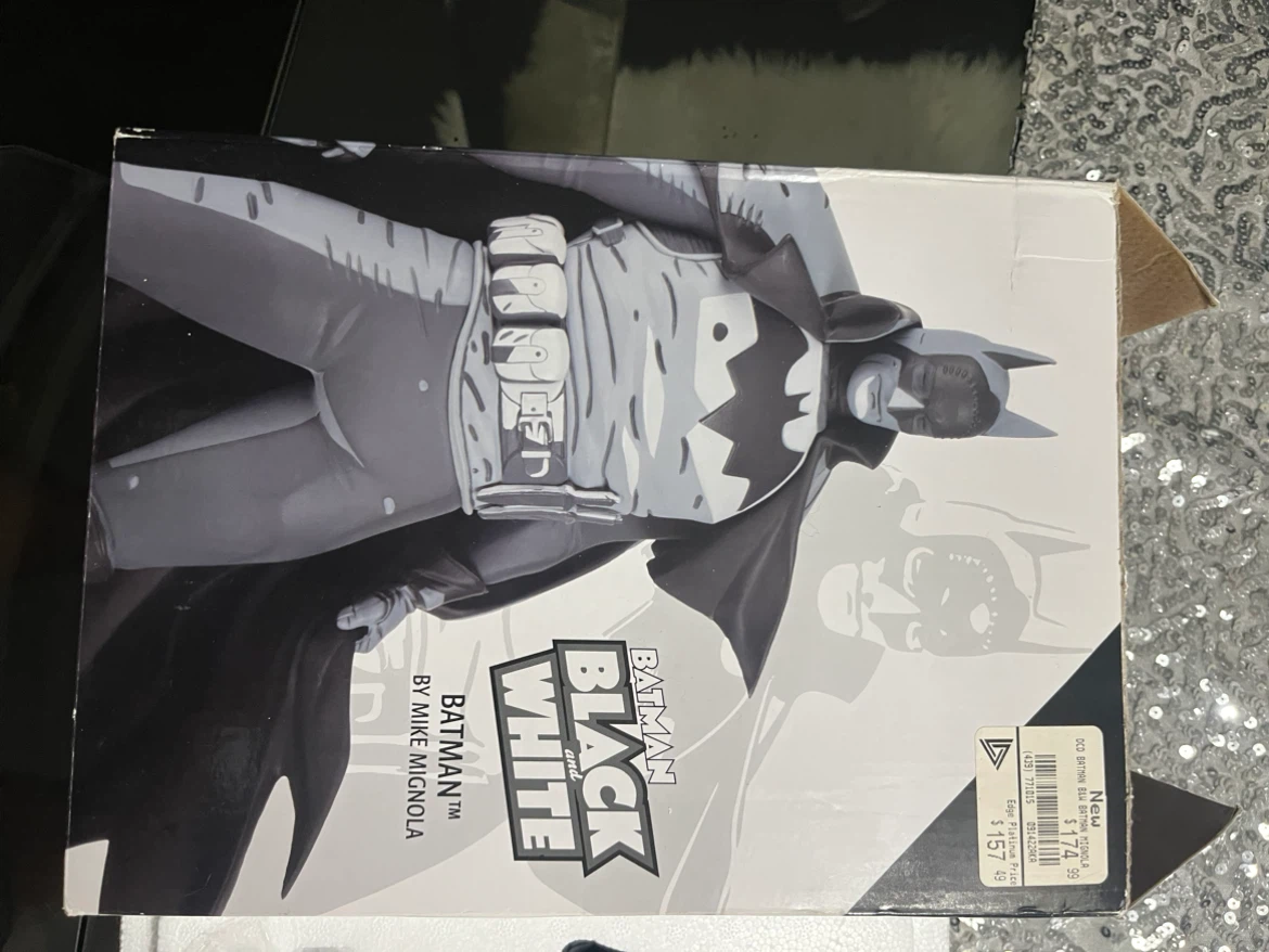 DC Direct Batman Black and White Statue by Mike Mignola - photo 2