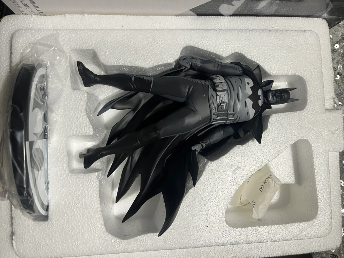 DC Direct Batman Black and White Statue by Mike Mignola - photo 3