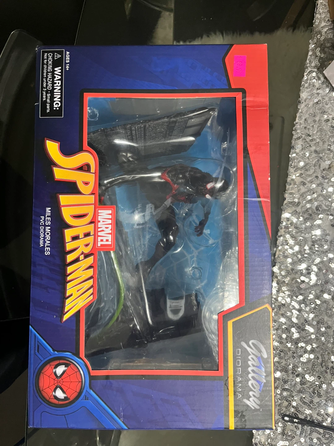 Diamond Select Toys Marvel Miles Morales Gallery Diorama