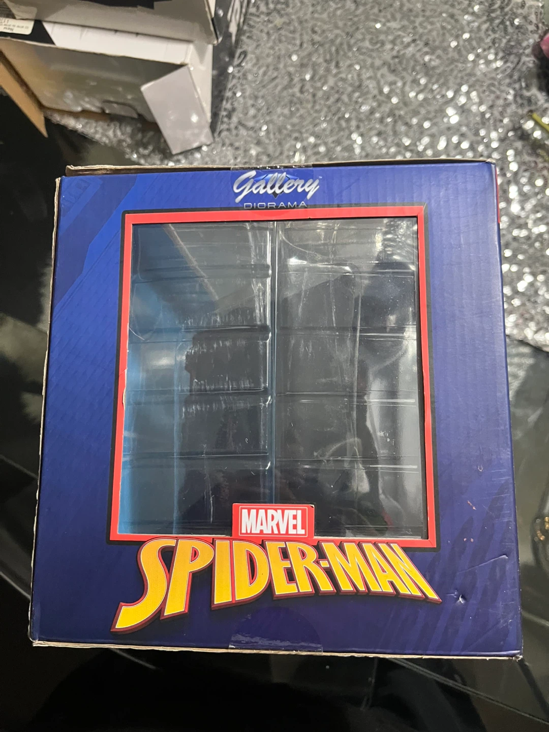 Diamond Select Toys Marvel Miles Morales Gallery Diorama - photo 5