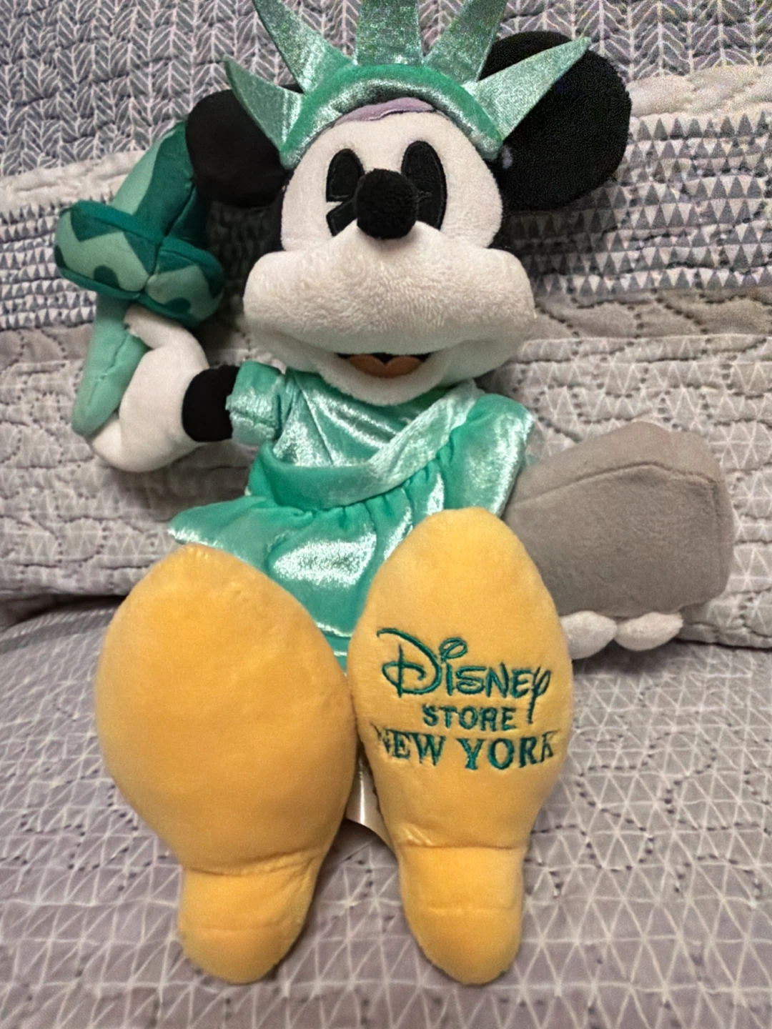 Disney Store Statue of Liberty Minnie Mouse Plush - photo 2