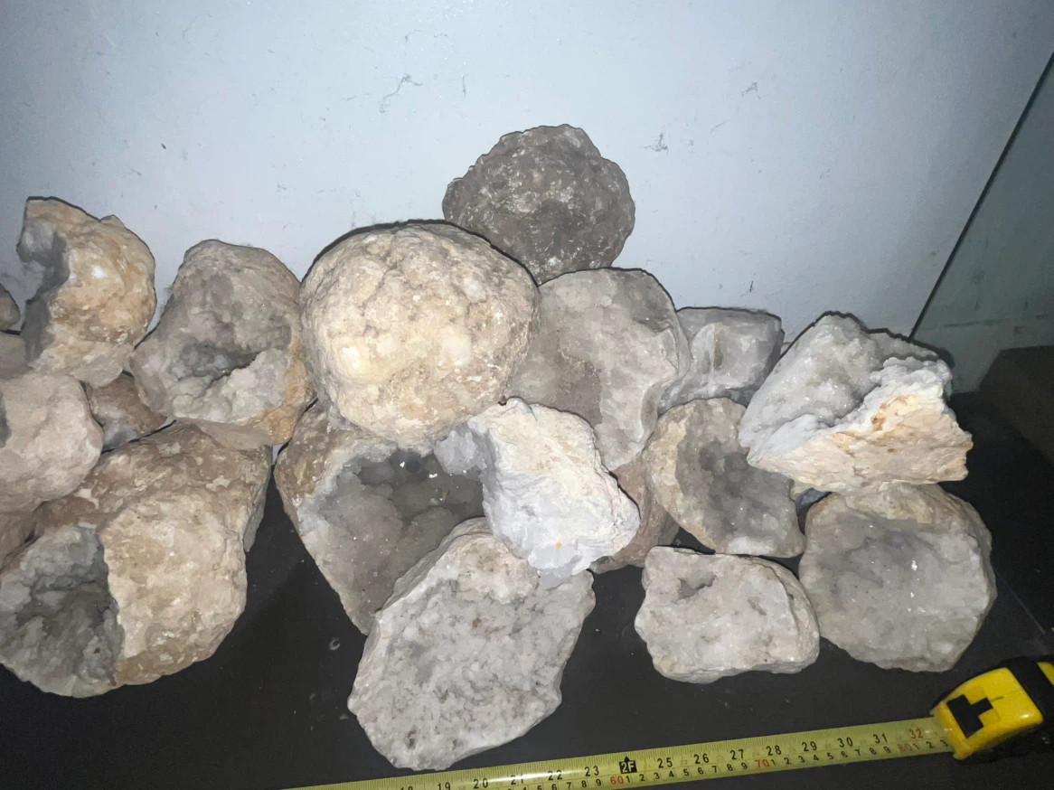 Collection of big quartz geodes 20$- 40$ each - photo 2