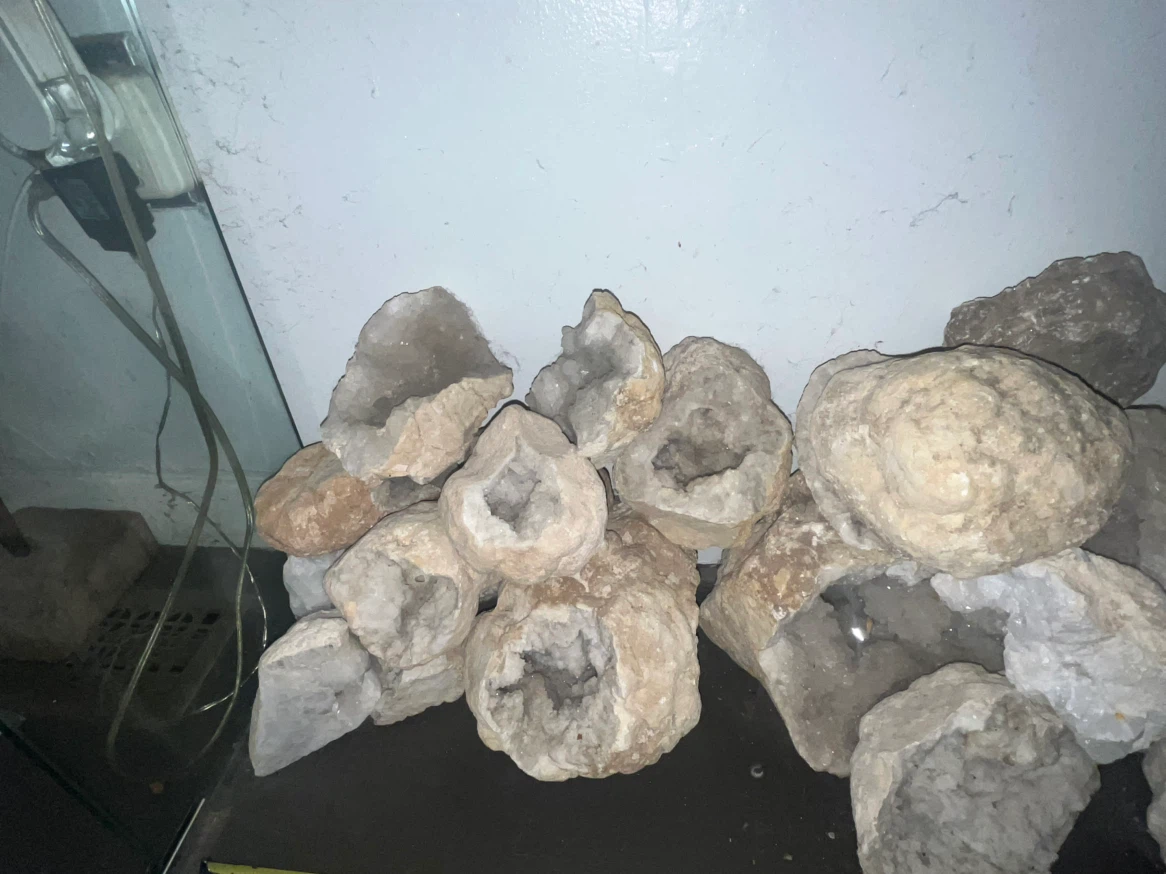 Collection of big quartz geodes 20$- 40$ each - photo 3