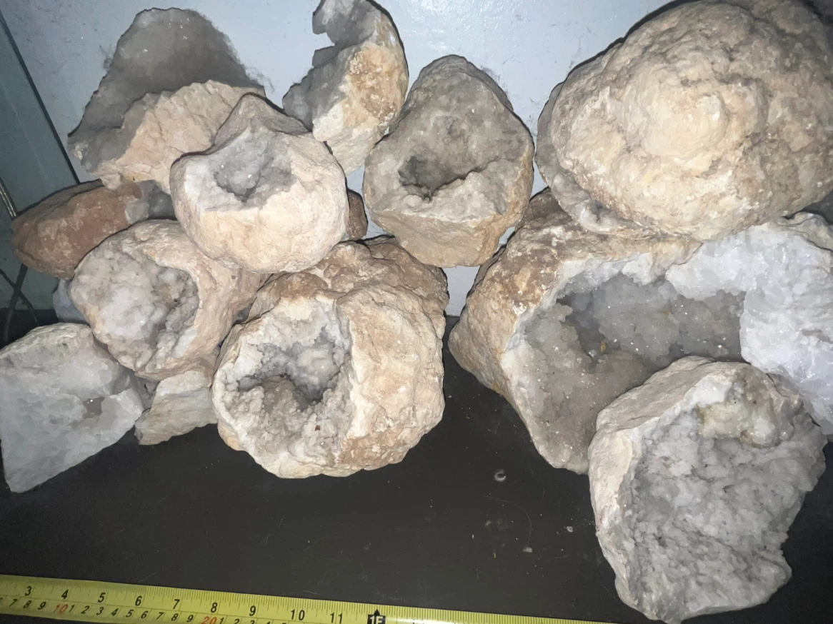 Collection of big quartz geodes 20$- 40$ each - photo 5