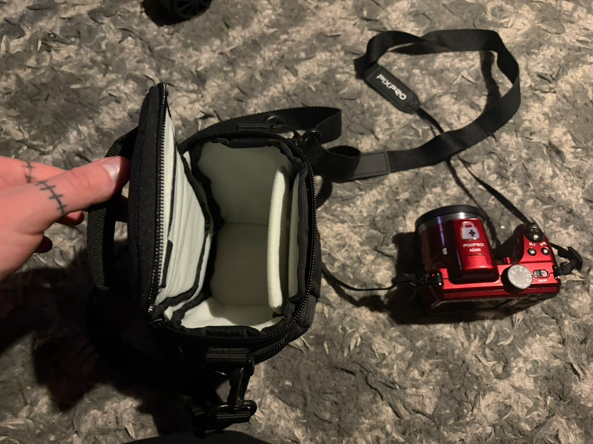 Kodak Digital Camera + Camera Bag and Storage Card - photo 4