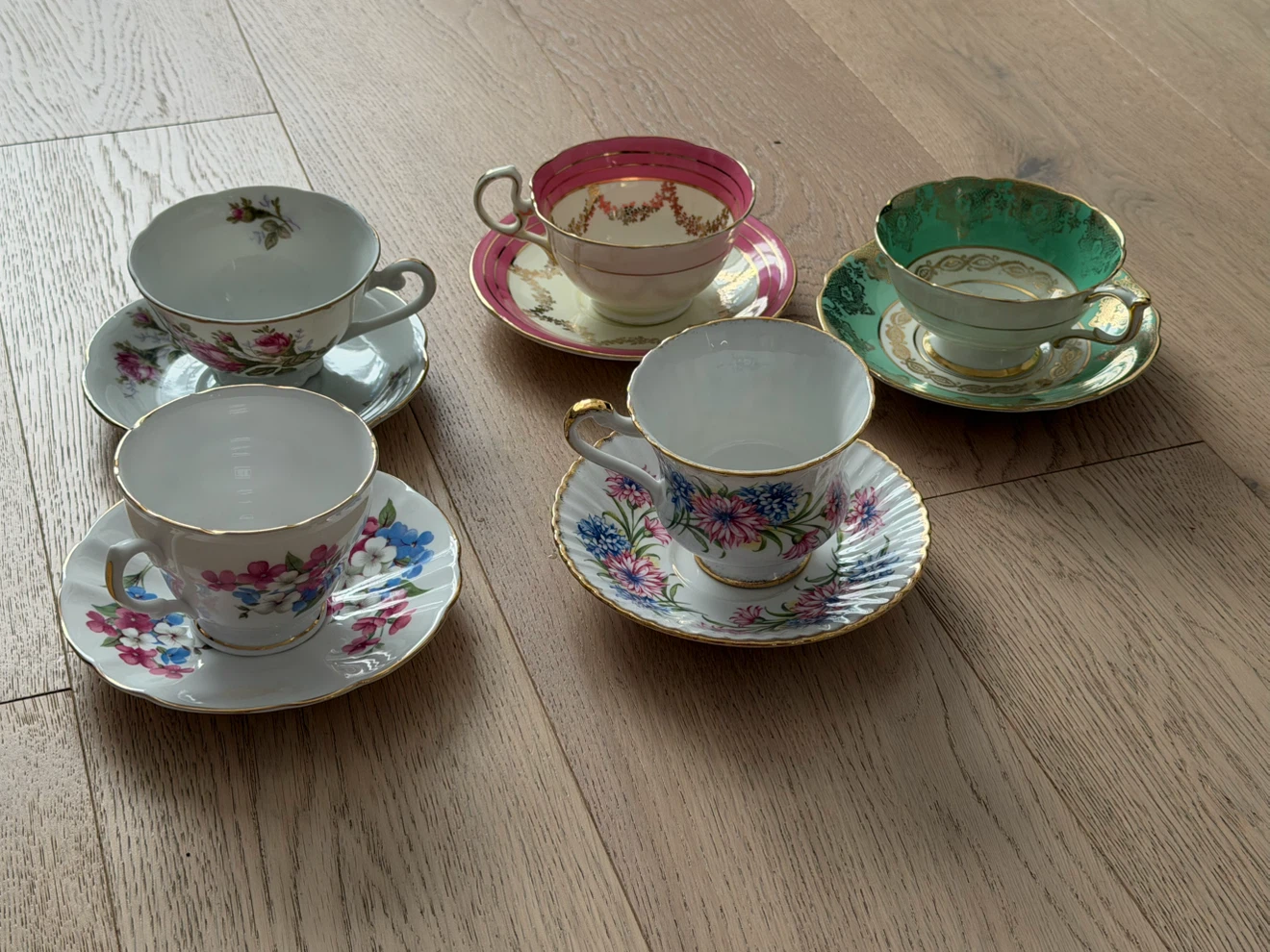 Set of 4 Vintage Floral Teacups and Saucers - photo 2