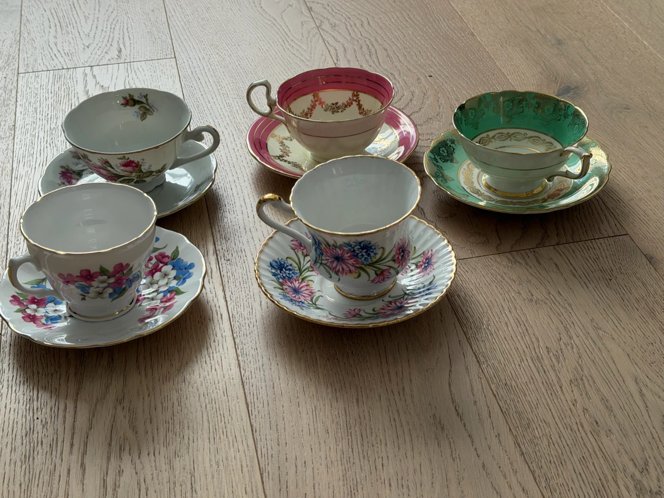 Set of 4 Vintage Floral Teacups and Saucers - photo 3