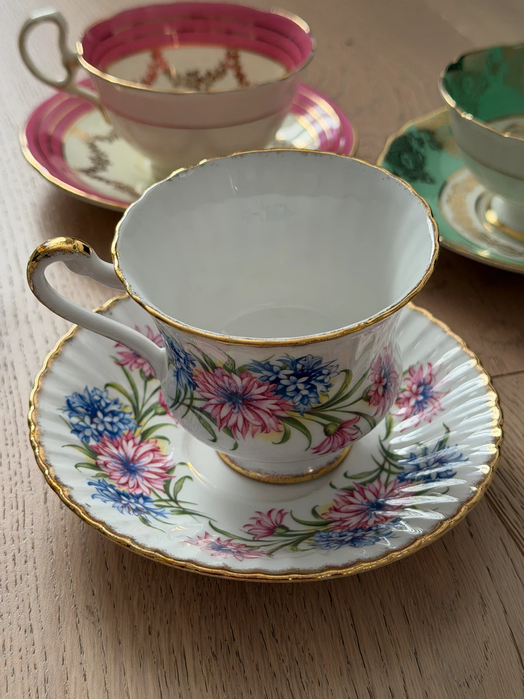 Set of 4 Vintage Floral Teacups and Saucers - photo 4