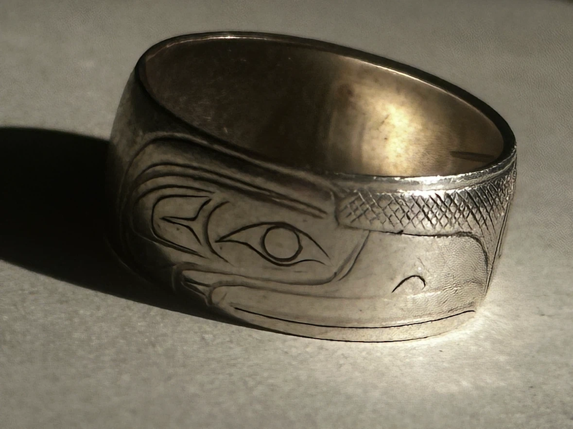 Travis Henry Signed Silver Indigenous Ring Size 8 1cm - photo 2
