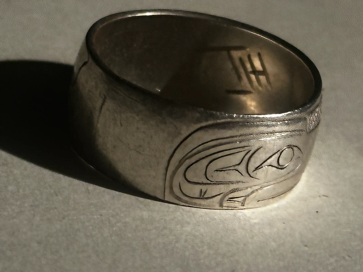 Travis Henry Signed Silver Indigenous Ring Size 8 1cm - photo 3