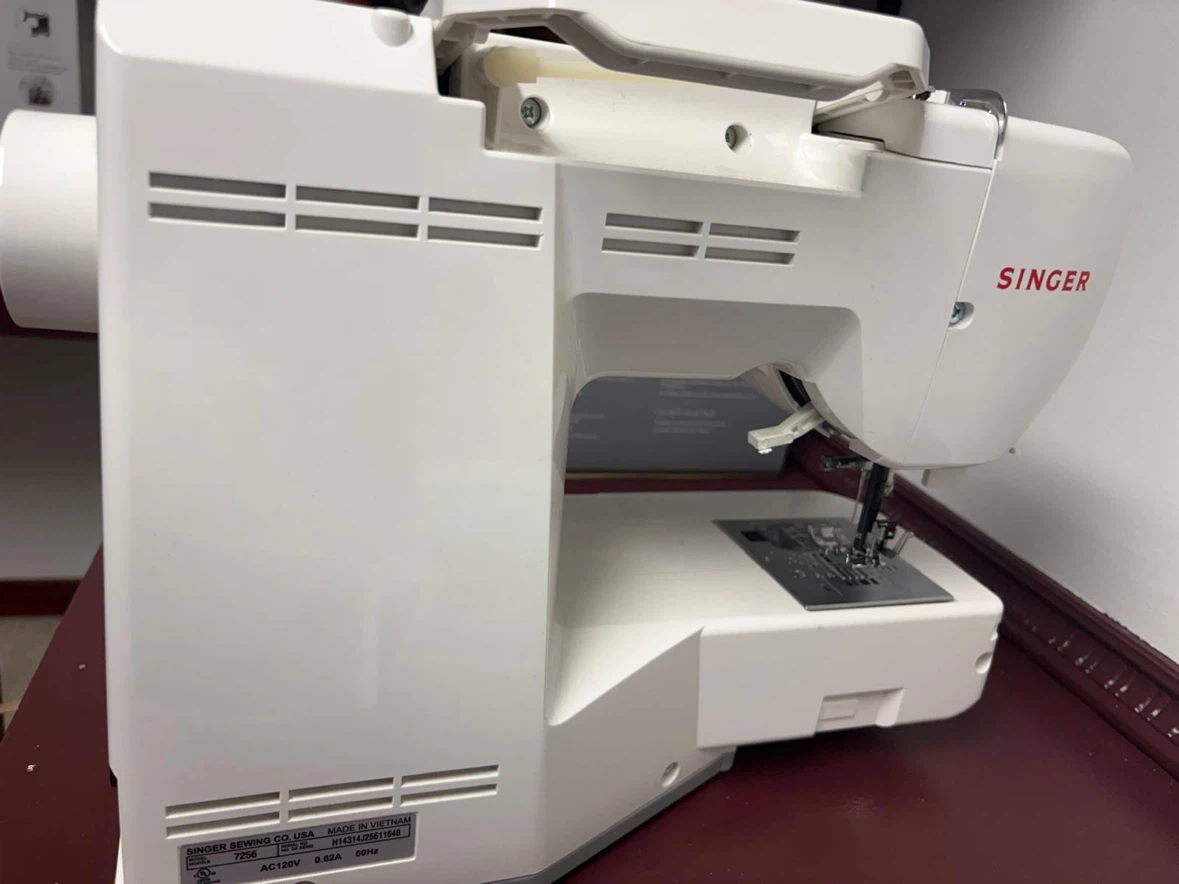 Singer Fashion Mate 7256 Sewing Machine - photo 4