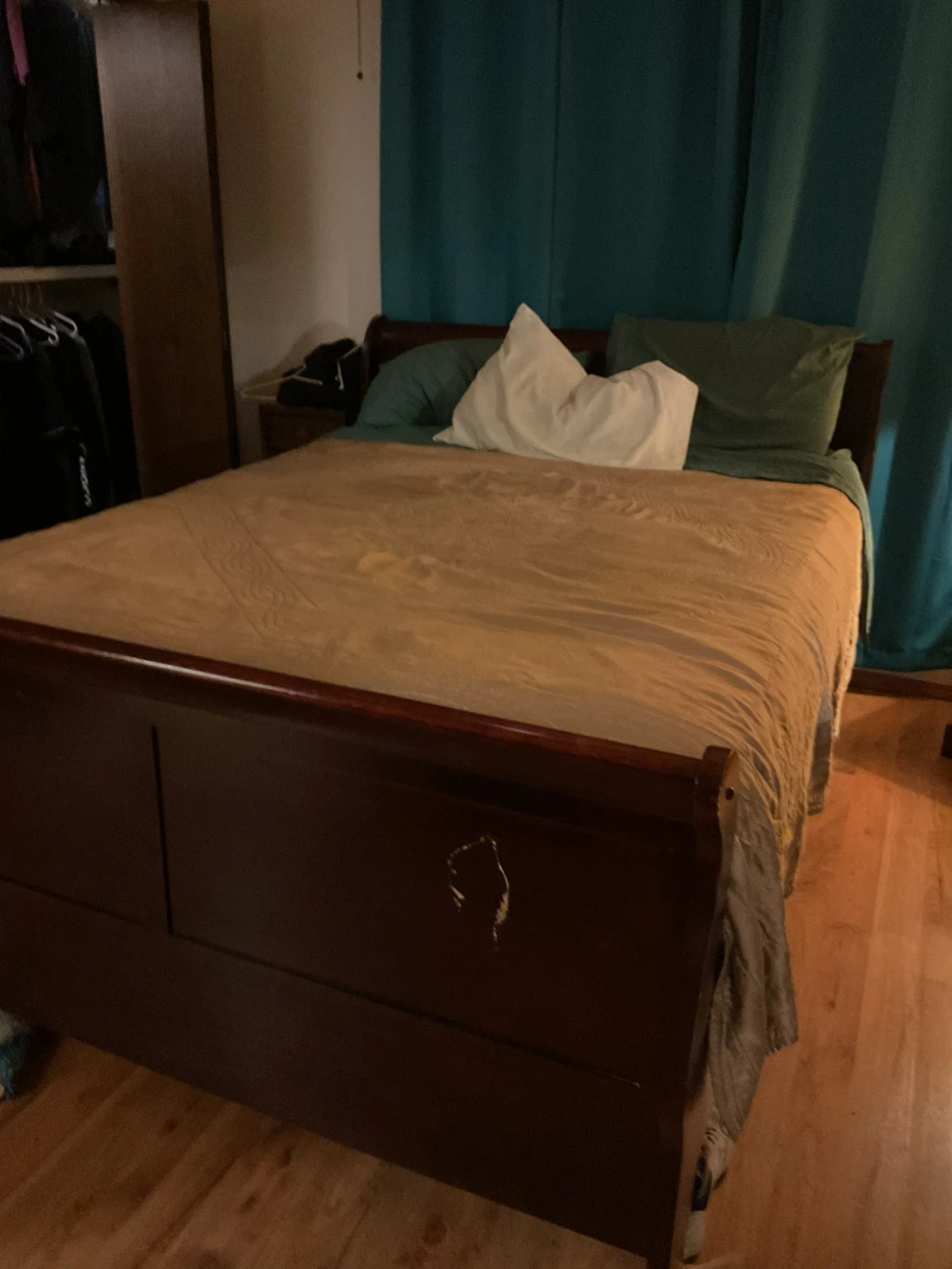 2 single beds 1 queen and a queen with 2 dressers - photo 3