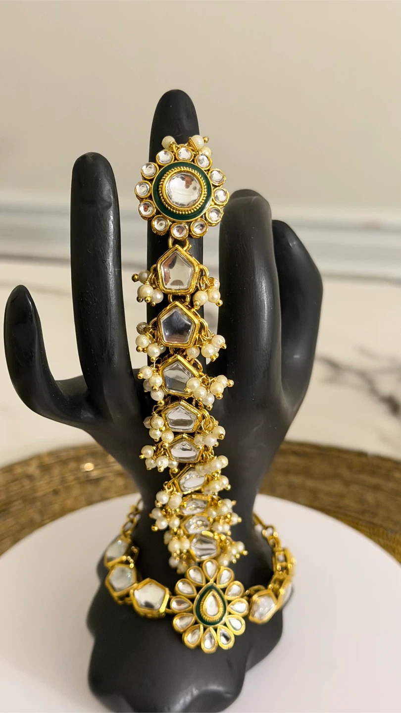 Gold-toned Hathphool with Kundan and Pearls - photo 2
