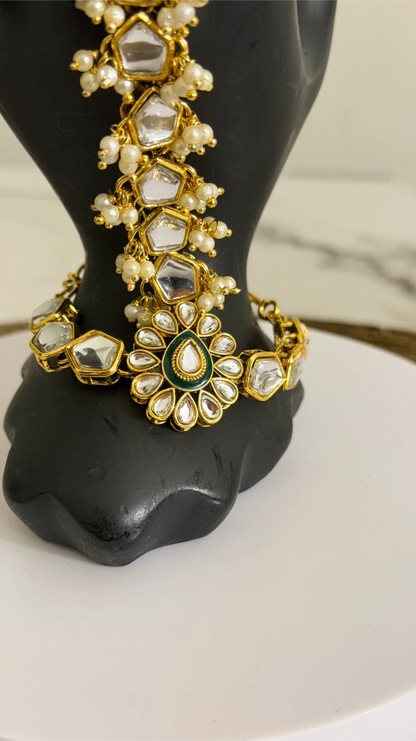 Gold-toned Hathphool with Kundan and Pearls - photo 3