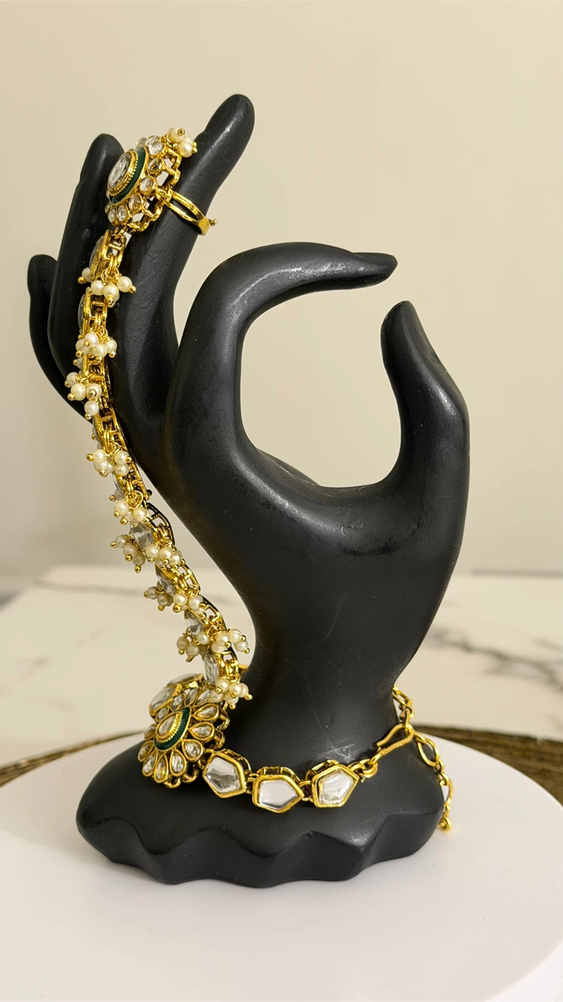 Gold-toned Hathphool with Kundan and Pearls - photo 4