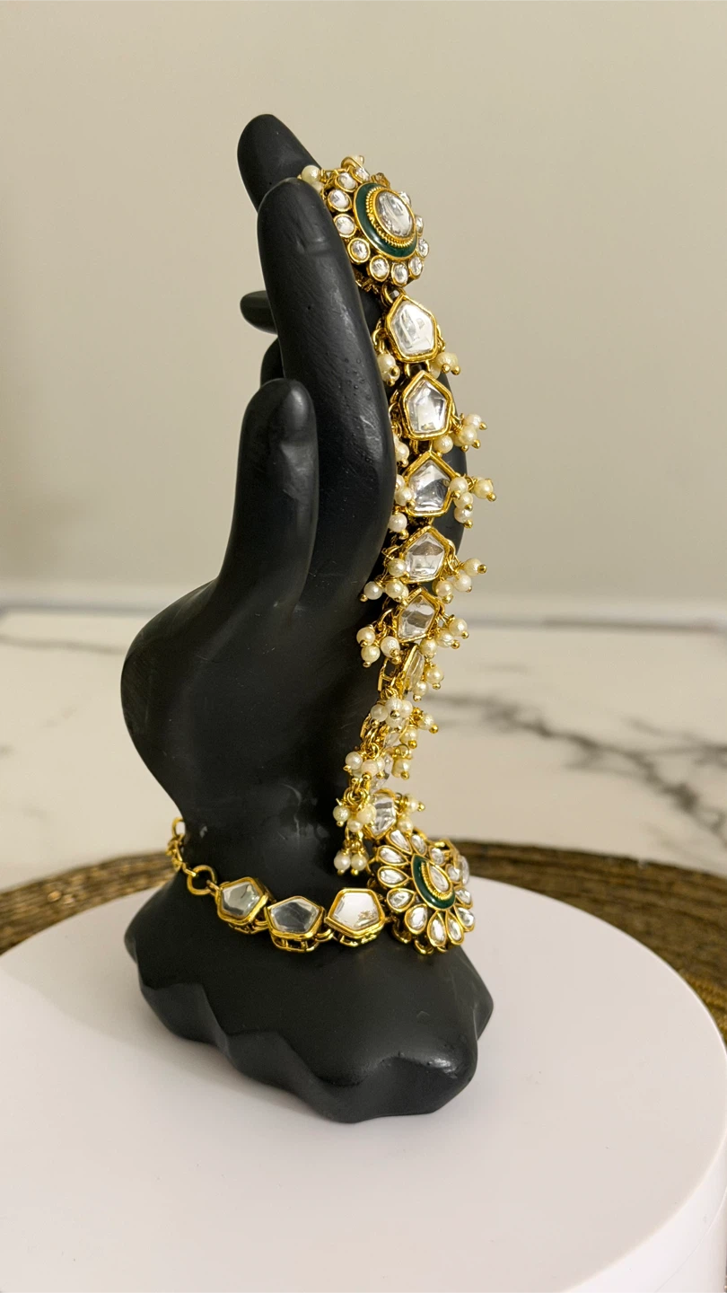 Gold-toned Hathphool with Kundan and Pearls - photo 5