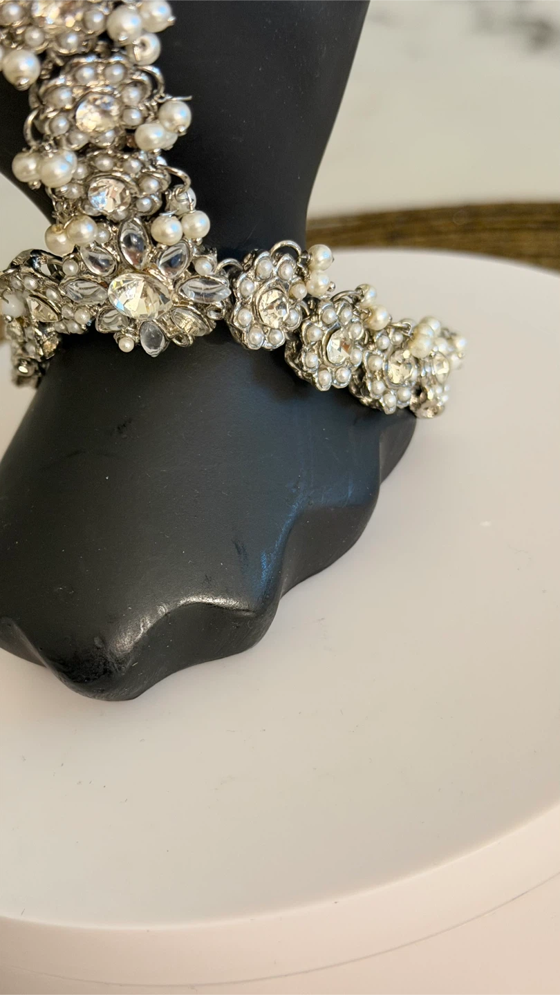 Silver-Tone Rhinestone and Pearl Hand Harness - photo 3