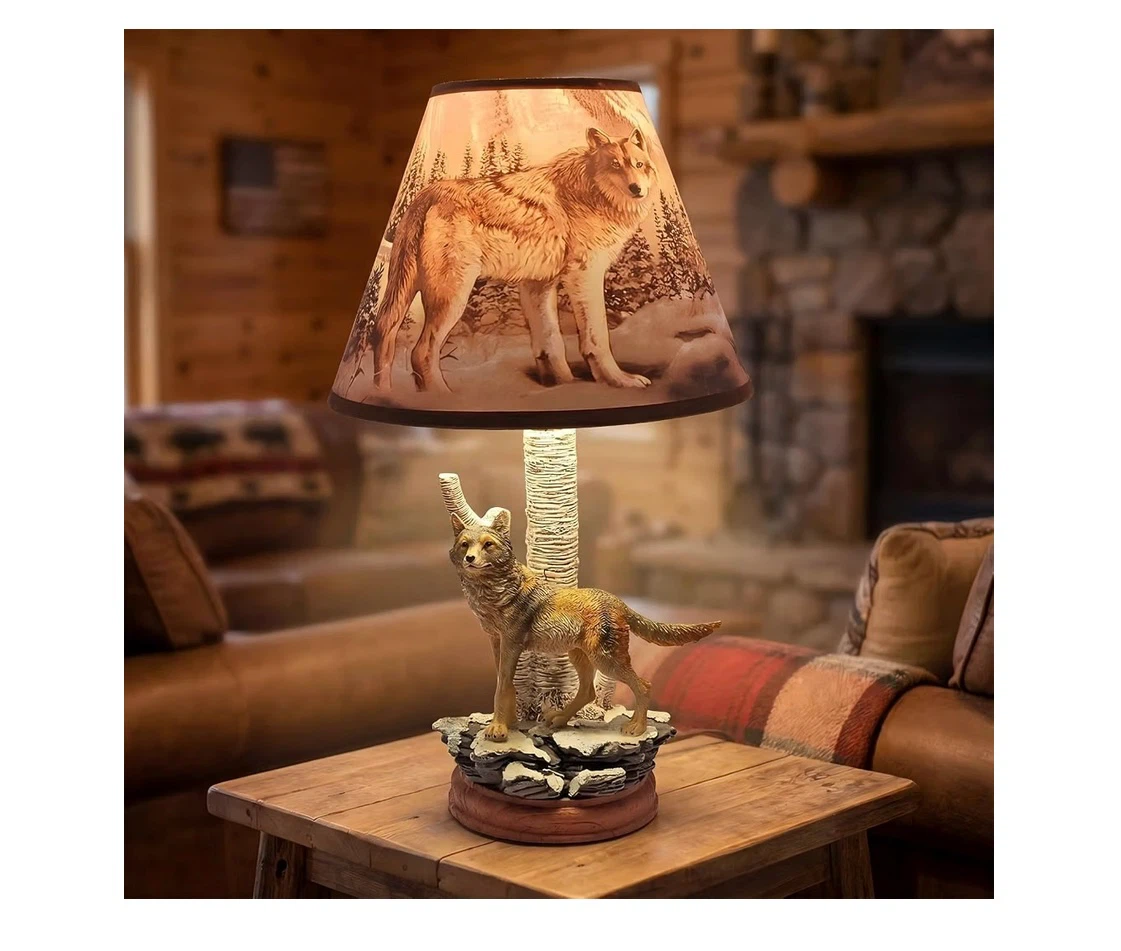 Trsenfsvar Gray Wolf Theme Resin Decorative Table Lamp