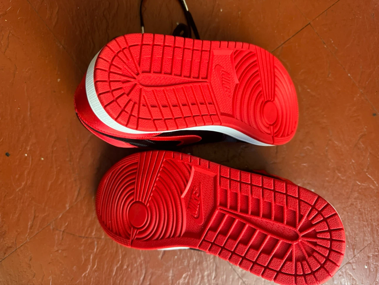 Nike Air Jordan 1 Retro High OG - photo 4