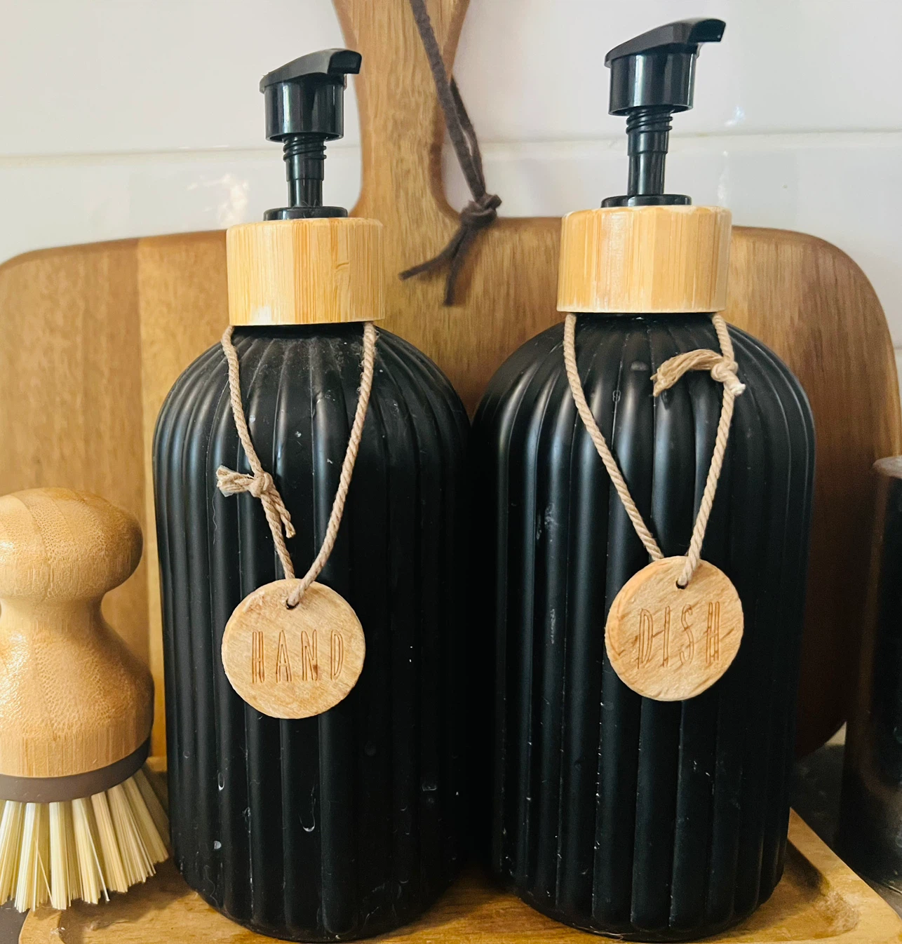 Soap dispensers with free base - photo 2