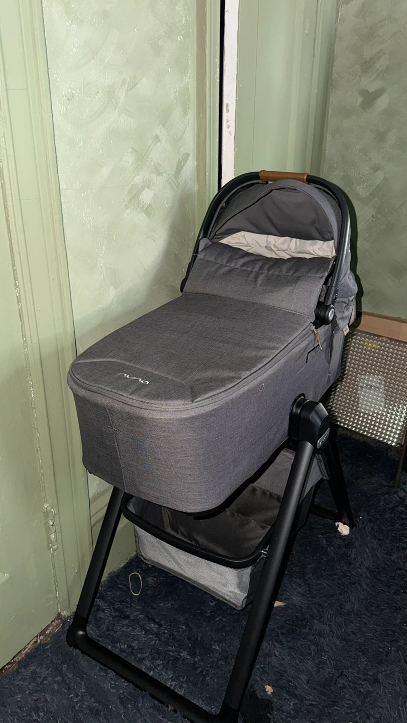 Nuna Demi Series Bassinet and Stand - photo 3