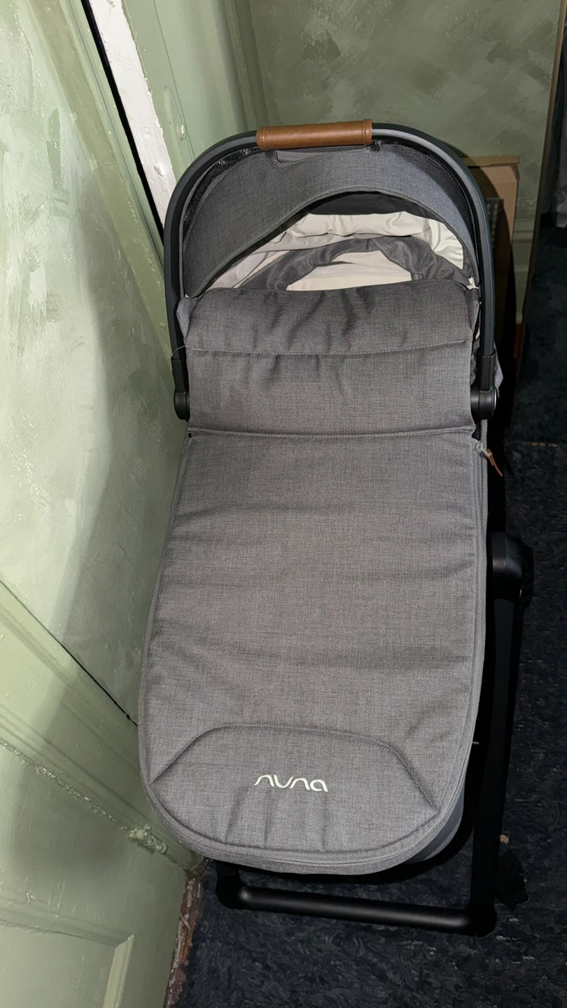 Nuna Demi Series Bassinet and Stand - photo 5