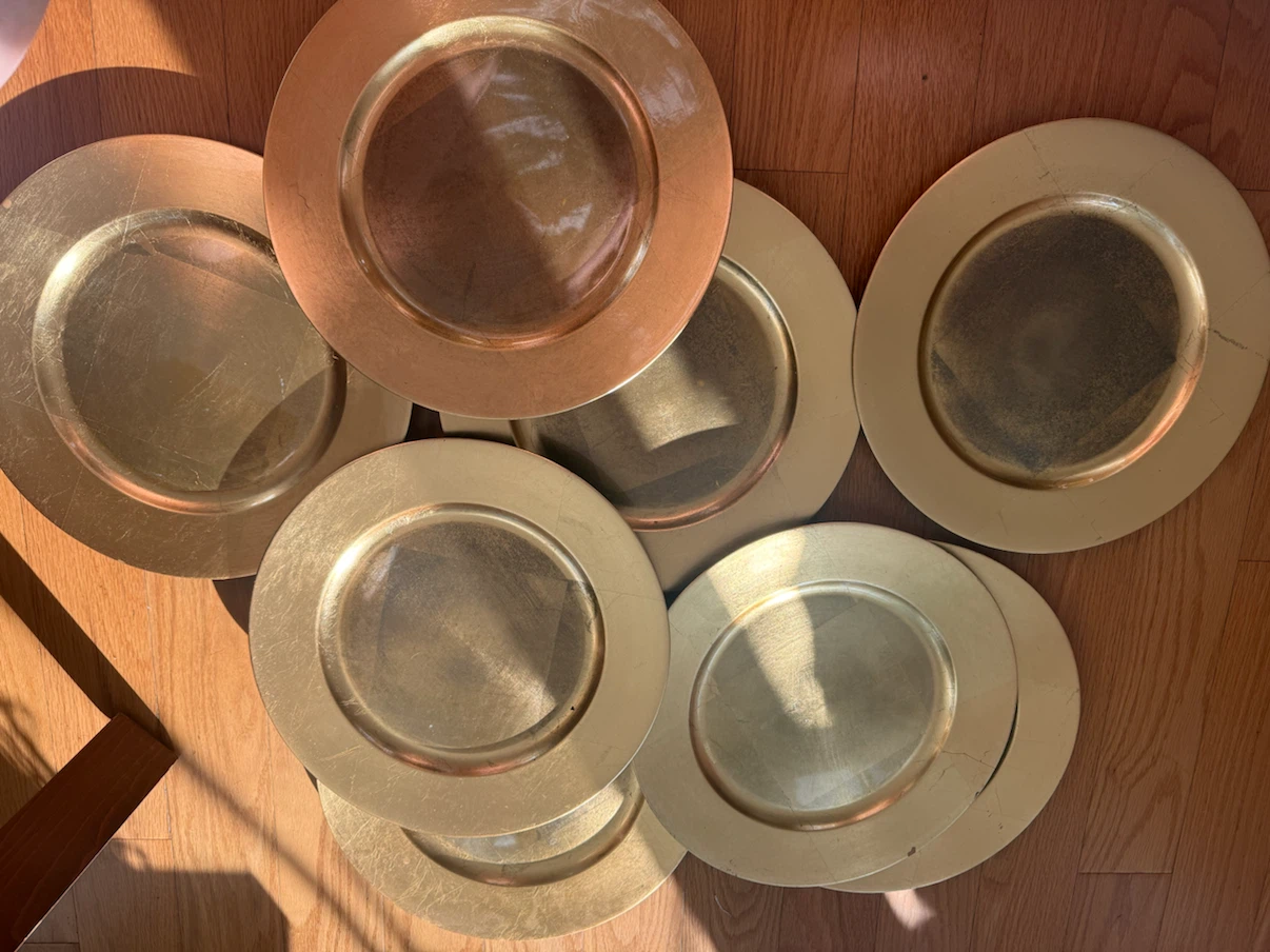 Set of 8 Gold Charger Plates - photo 2