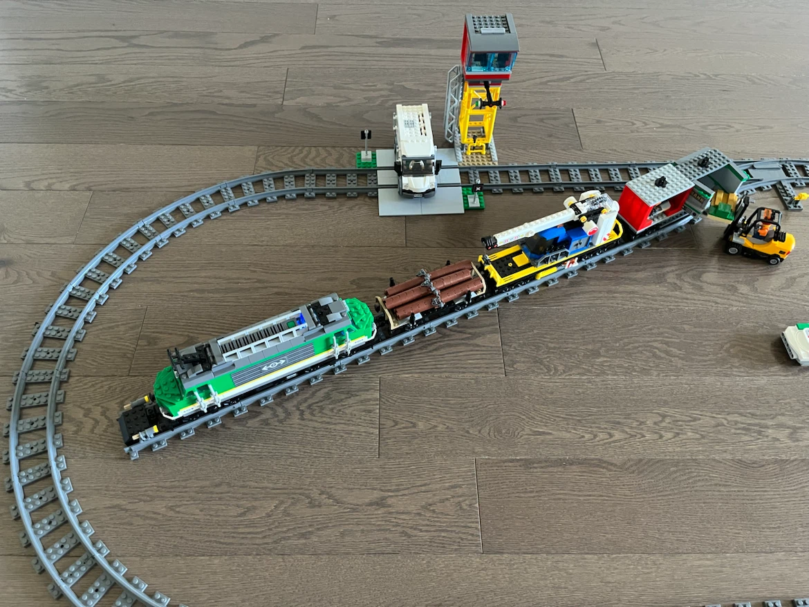 LEGO City Cargo Train 60198 - photo 3