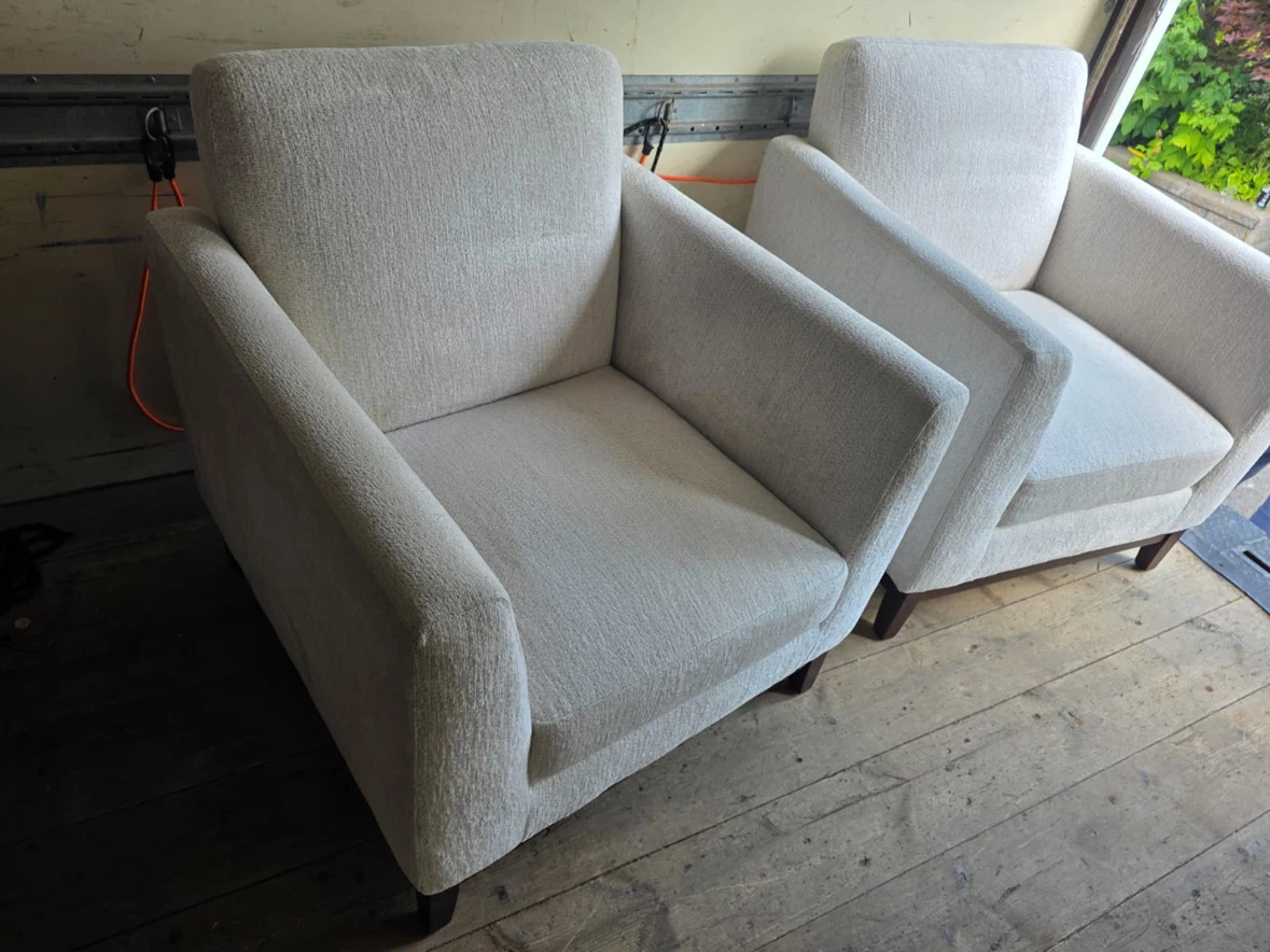 Thomasville Two cream textured accent armchairs - photo 2