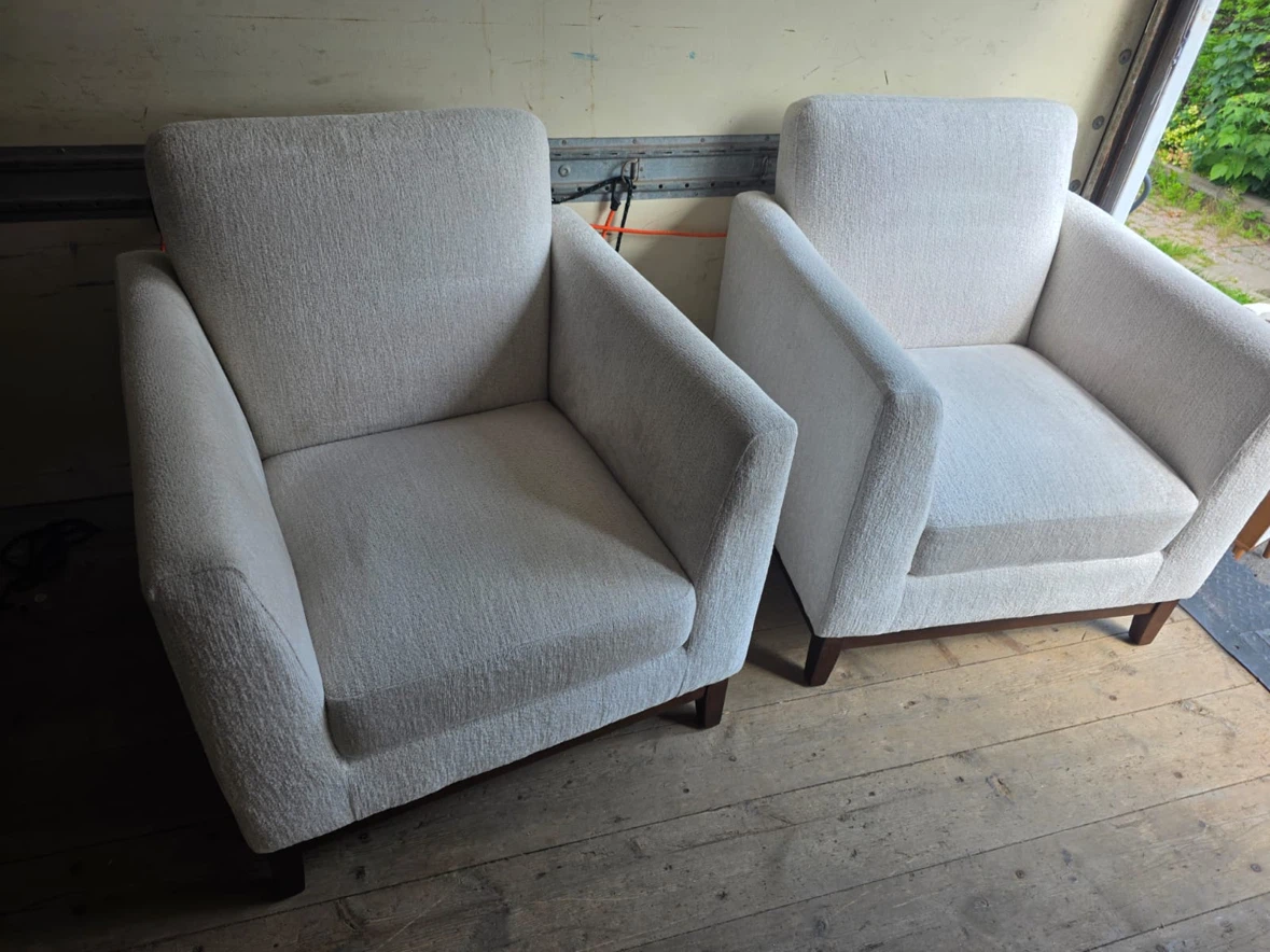 Thomasville Two cream textured accent armchairs - photo 3