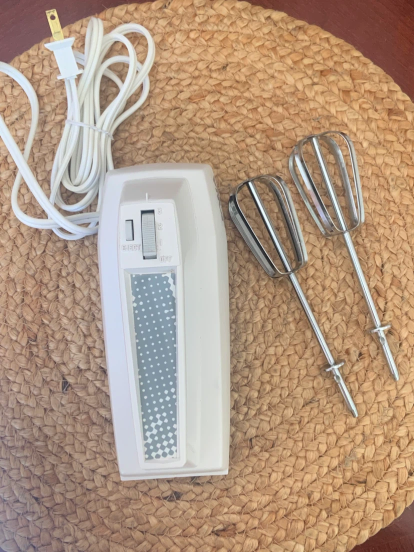 Iona Light Weight Handheld Mixer Model R12GR - photo 3