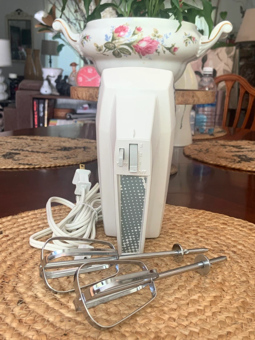 Iona Light Weight Handheld Mixer Model R12GR - photo 4
