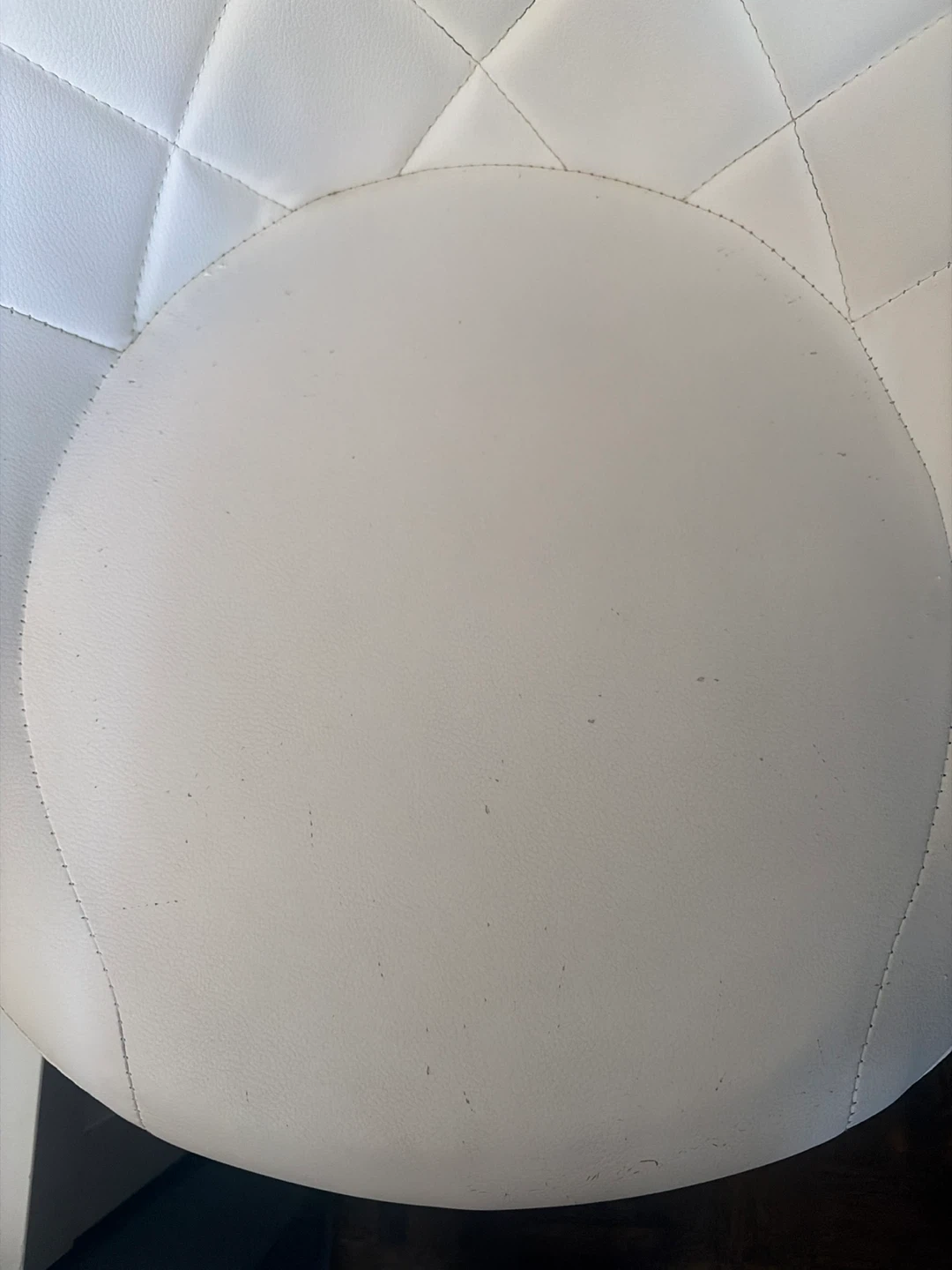 White faux leather swivel chair - photo 2