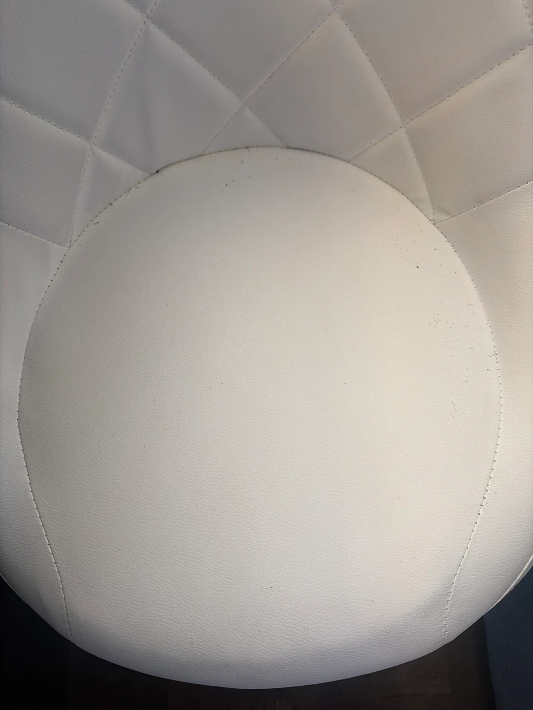 White faux leather swivel chair - photo 3