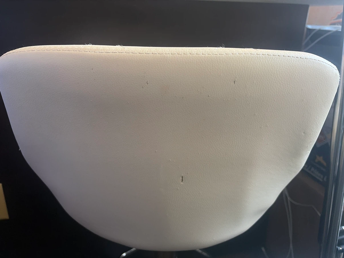 White faux leather swivel chair - photo 4