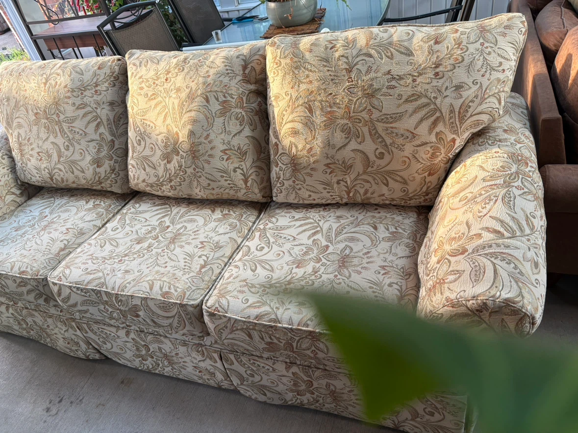 Floral pattern three-seater sofa - photo 2