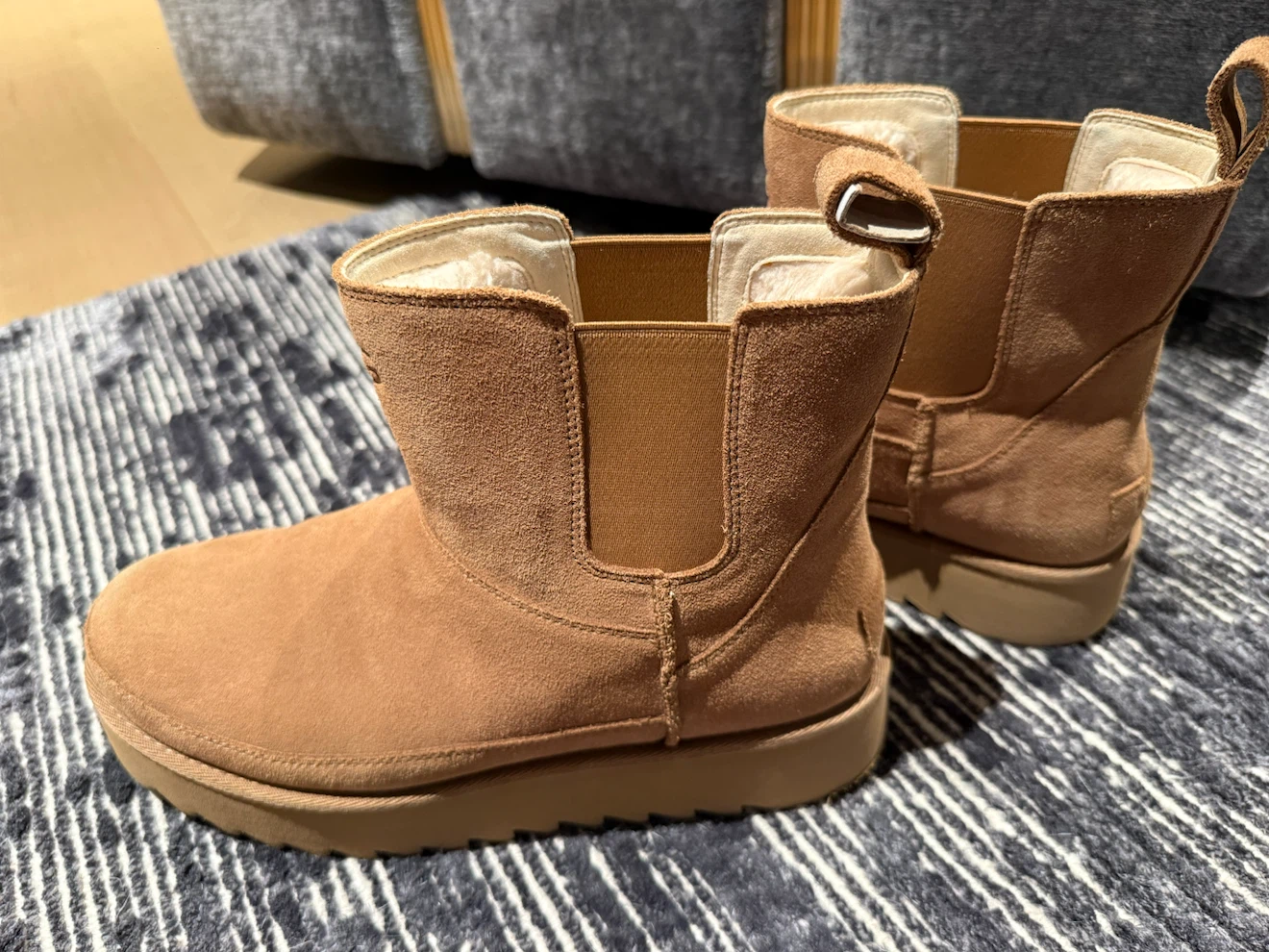 UGG S/N 1158051 Chelsea Boots Size 9 - photo 2