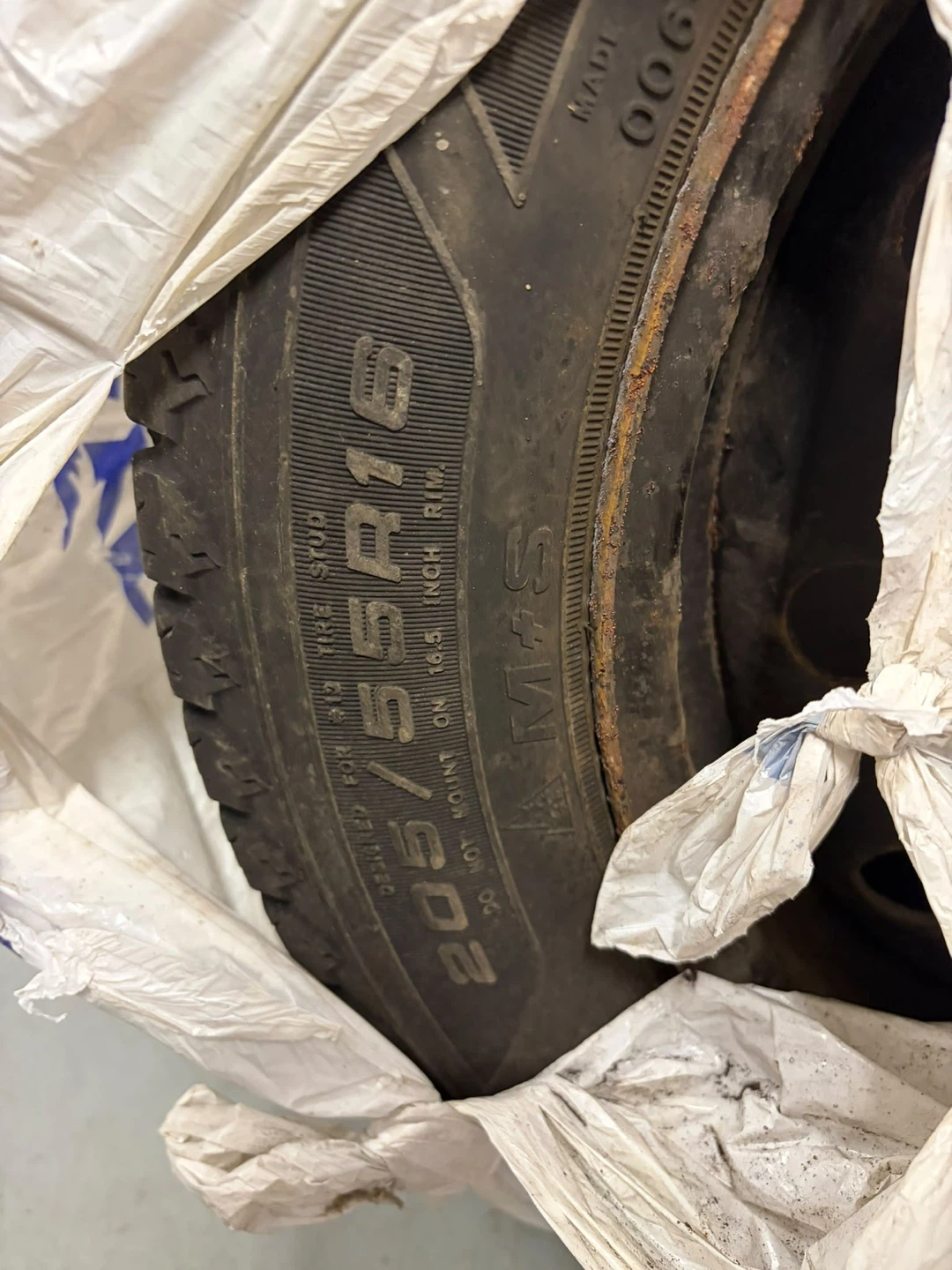 Winter Tires with Rims 205/55R16 - photo 2