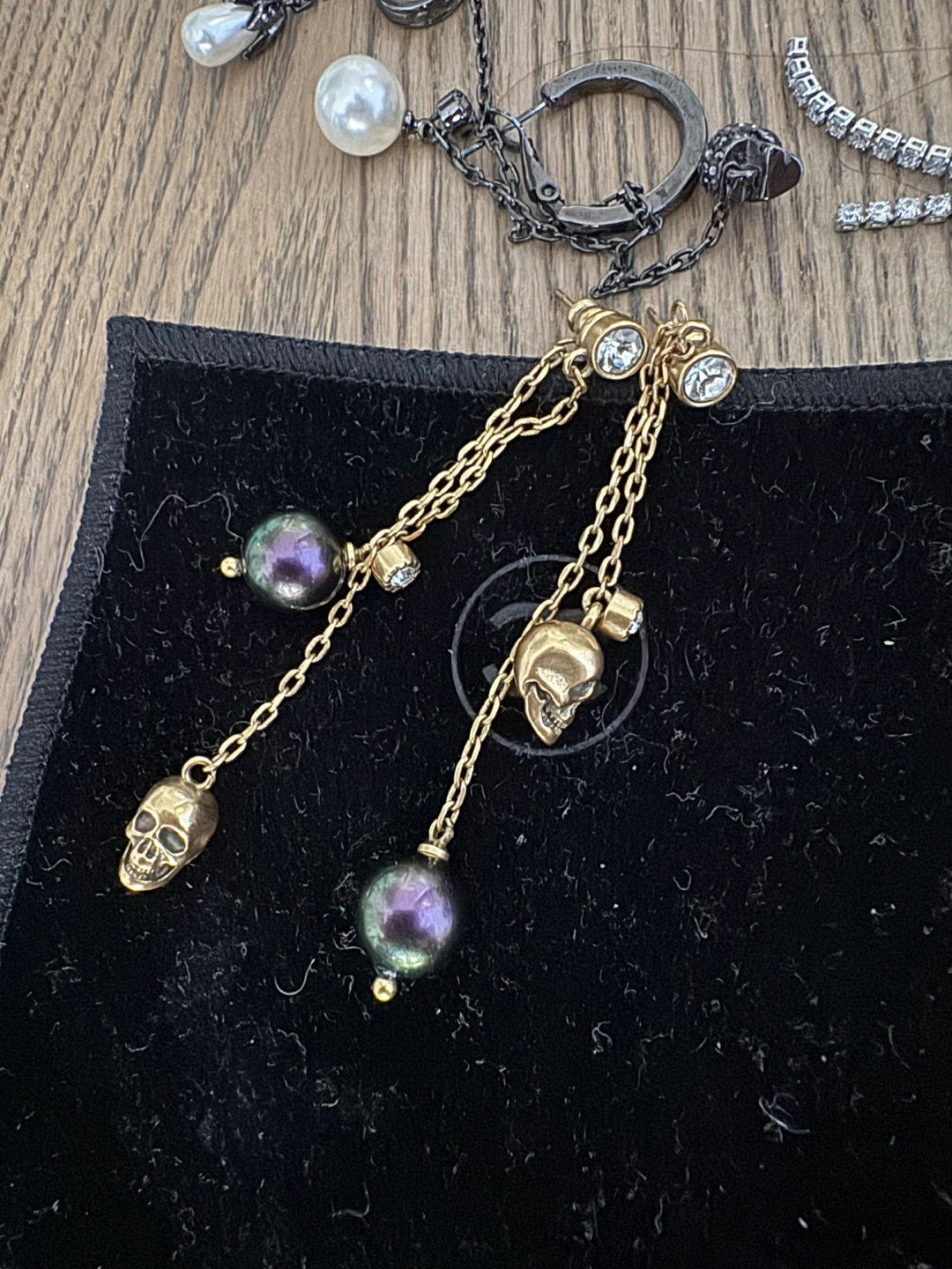 Alexander McQueen Skull and Pearl Drop Earrings - photo 3