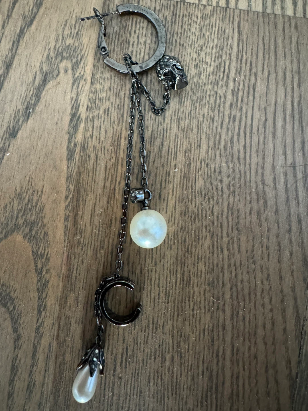 Alexander McQueen Single black Pearl Dangle Earring