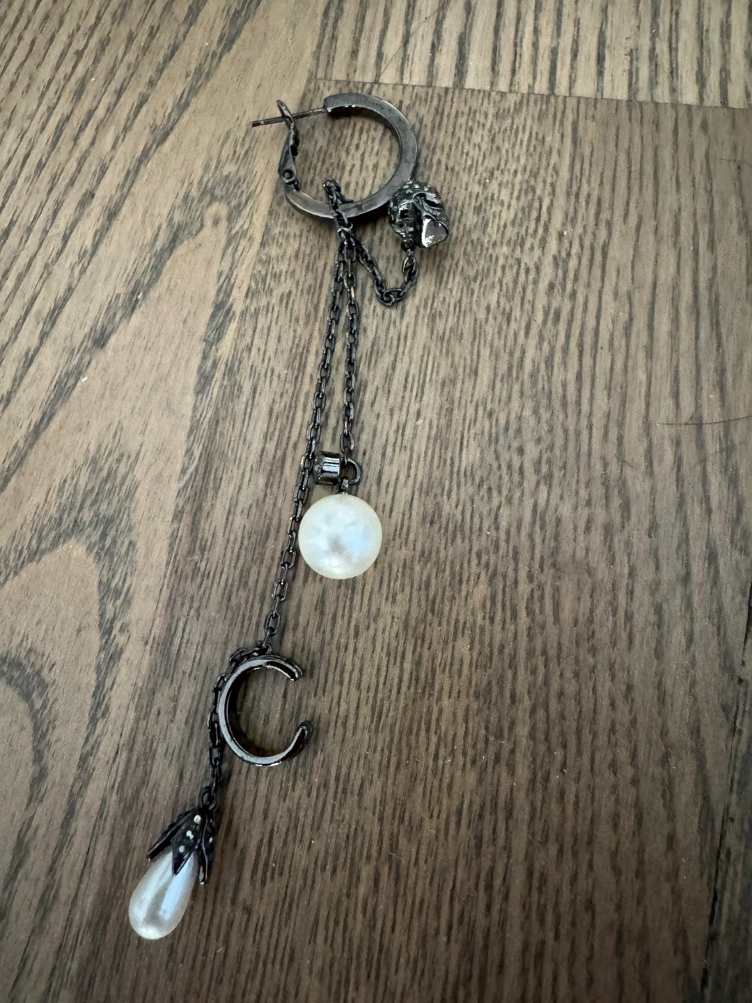 Alexander McQueen Single black Pearl Dangle Earring - photo 3