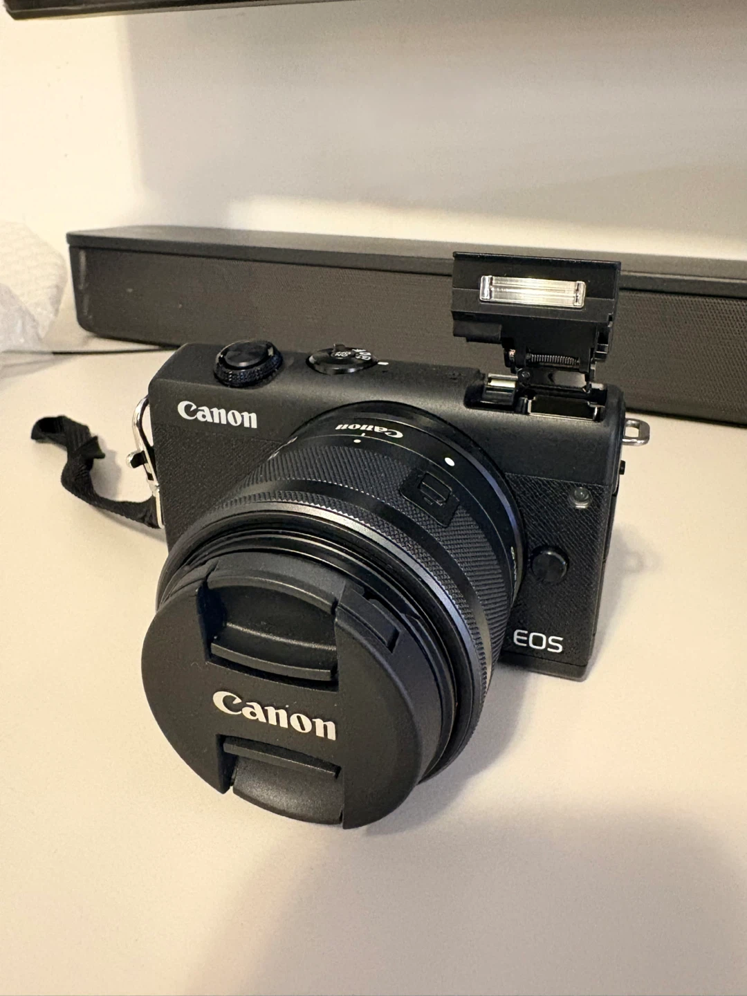 Canon EOS M200 with EF-M 15-45mm Lens (Like New) - photo 3